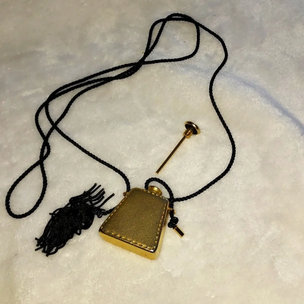 Vintage Debbie J Palmer perfume pendant - Picture 5 of 6